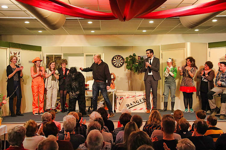 CPJ Waarder-Driebruggen met de klucht 'Dolle beestenboel'_81